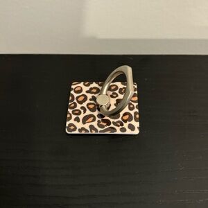 NWT Casely Phone Ring, Leopard Print